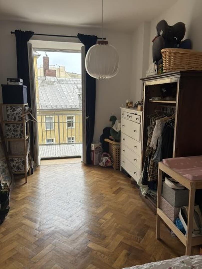Französisches Viertel Haidhausen, Altbau-2 Zi-WHG, kl. Wohnküche, Balkon!