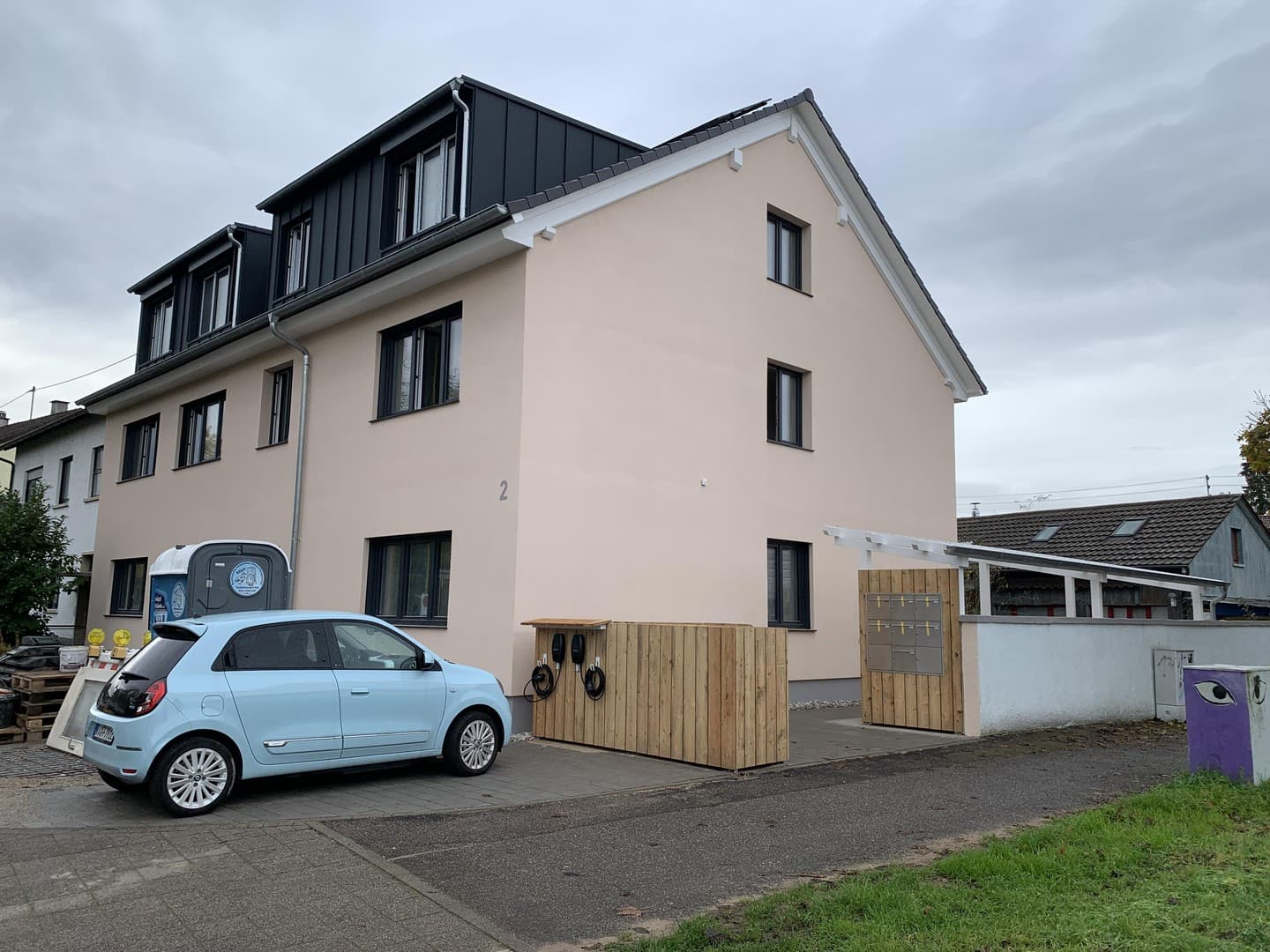 NEU!!! KfW 70EE - kernsanierte 3-Zimmer Wohnung im 1.OG, alles neu, inkl. Wallbox und Mieterstrom