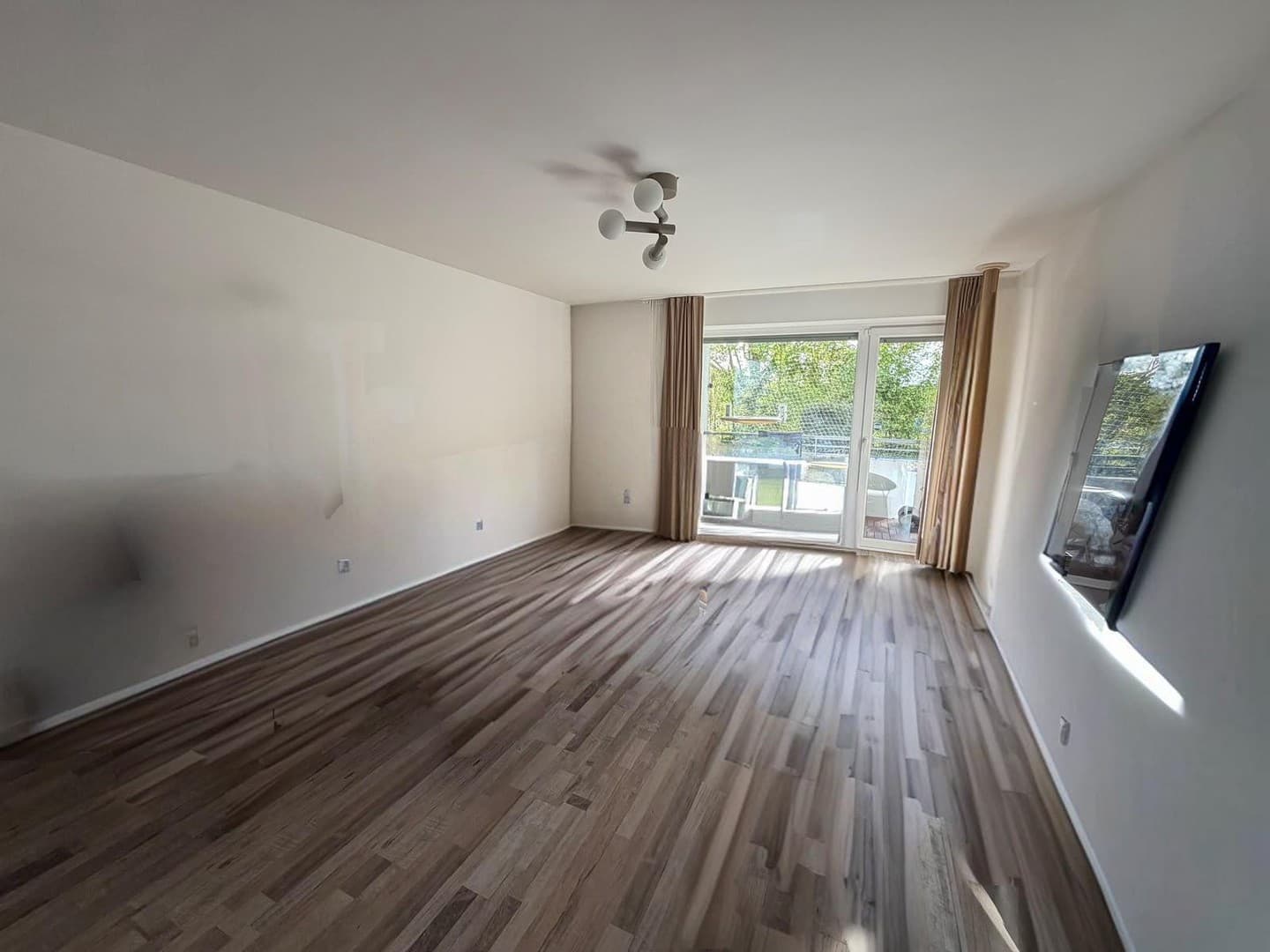Großzügige 3-Zimmer-Wohnung (92 m²) mit Einbauküche in Frankfurt-Fechenheim zu vermieten