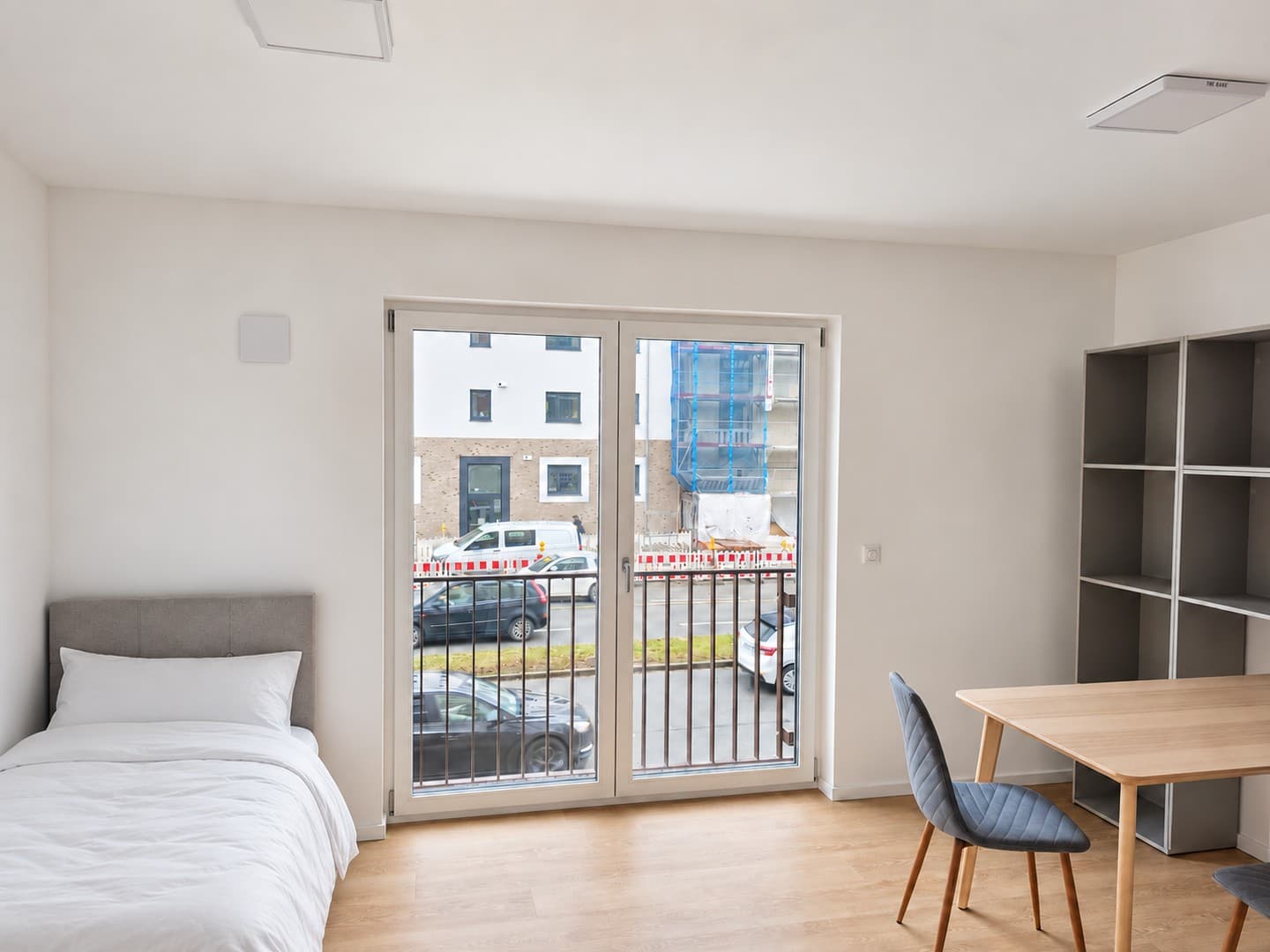 Modernes möbliertes 1-Zimmer-Neubauapartment mit Einbauküche