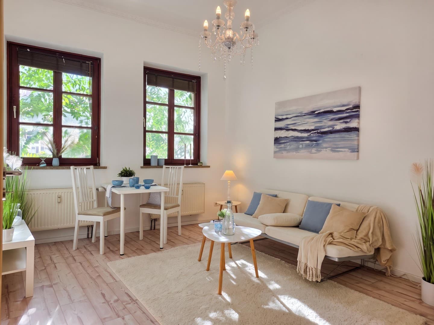 Wohnen an den Wallanlagen: Renovierte 2‐Zimmer‐Wohnung mit Blick ins Grüne in der Bremer Altstadt