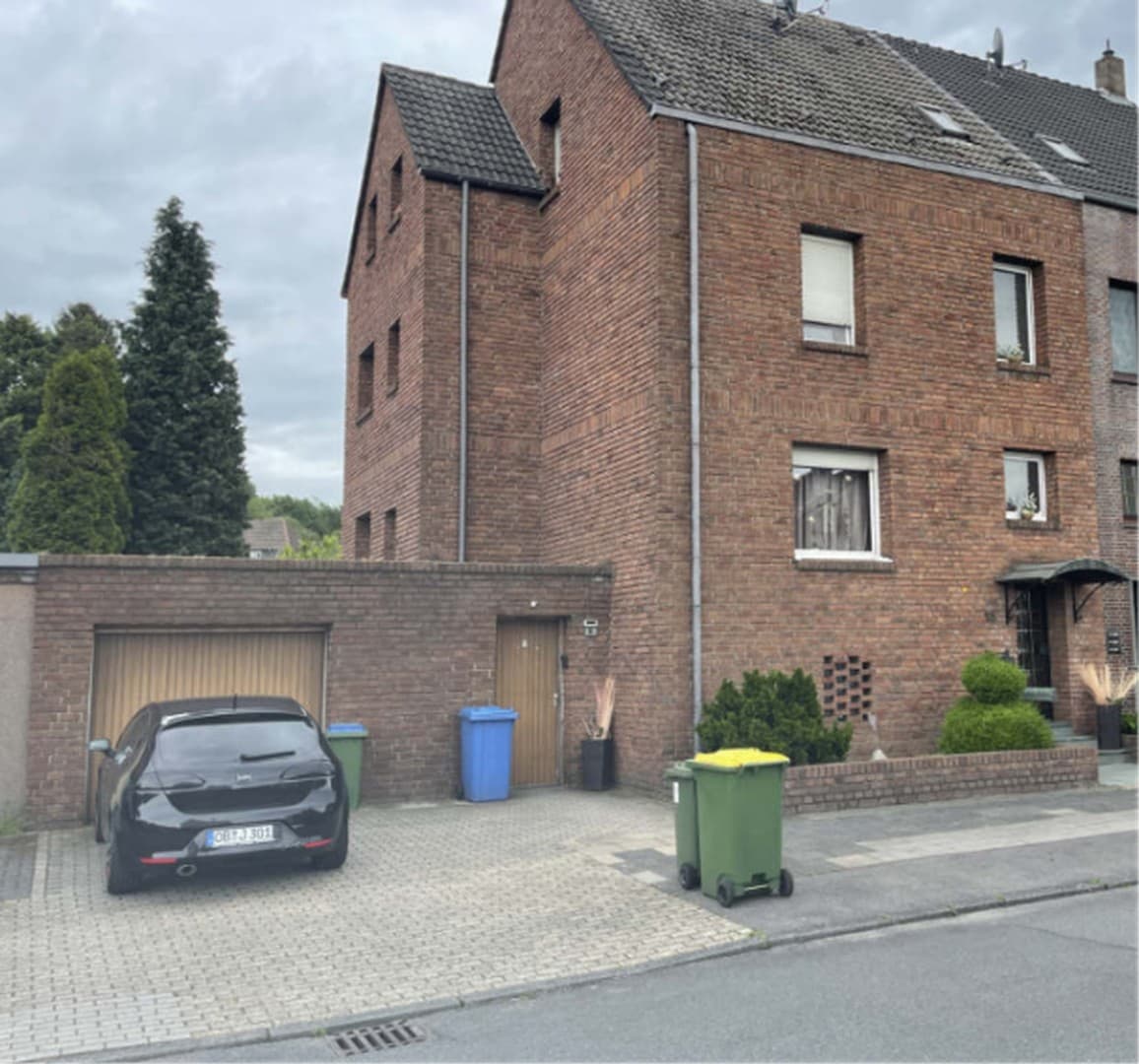 Mehrfamilienhaus mit Eingenutzung mit separaten Eingang uns großen Garten