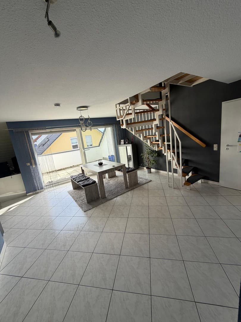 Gepflegte 4,5-Raum-Maisonette-Wohnung mit Balkon und Einbauküche in Brühl, provisionsfrei