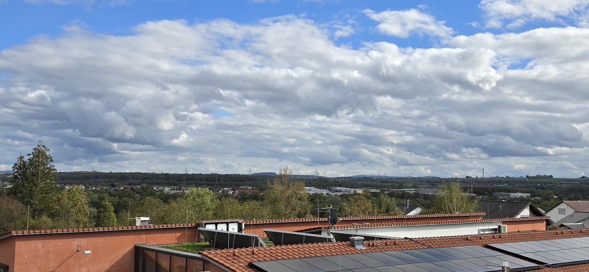 Helle 3-Zimmer-DG-Neubauwohnung mit toller Aussicht