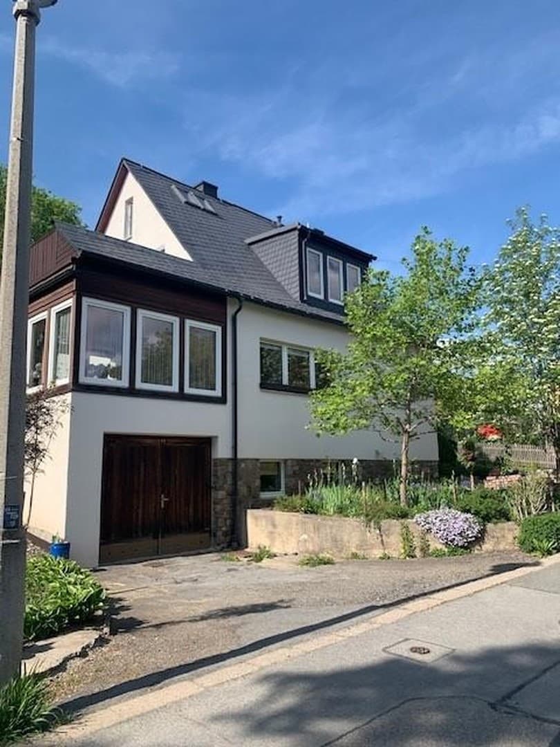 Großzügige vollmöblierte 2,5 Raum-Wohnung in Grünhain zu verkaufen