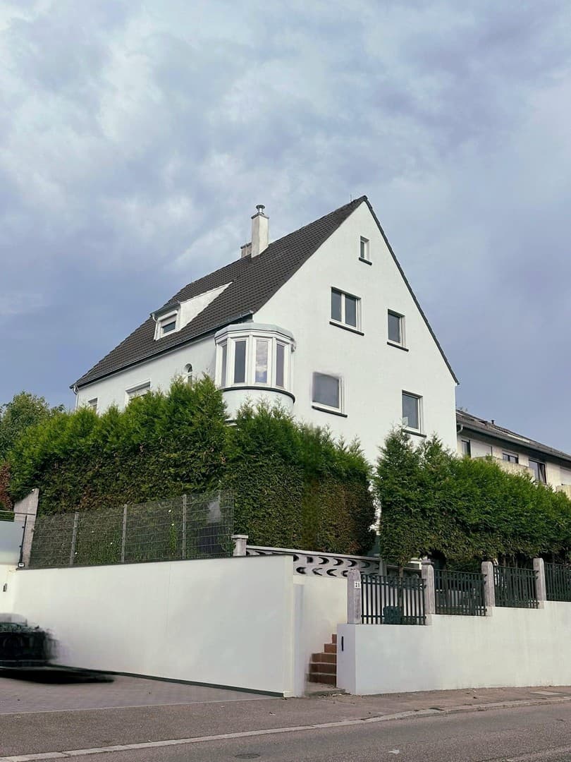 Elegante 100 m2 |4,5 Zimmer Wohnung | Balkon und Kamin neu renoviert