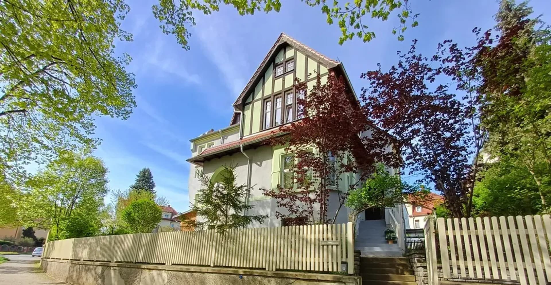 Privatverkauf: Historische Villa mit 9 Zimmern und Garten