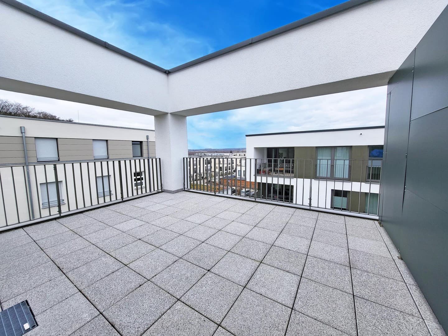 Penthouse mit Dachterrasse & Fernsicht – Neubau 2023
