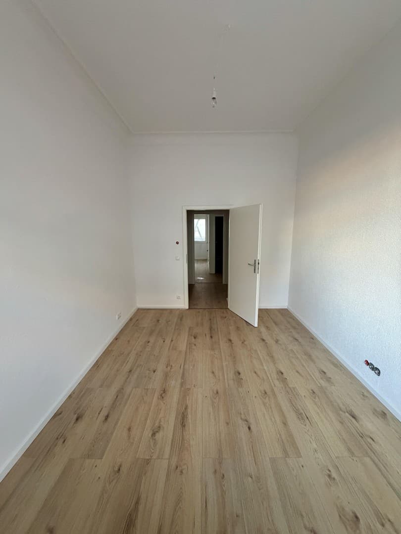 Frisch kernsanierte Wohnung mit Balkon & Fußbodenheizung in Ratingen-Zentrum