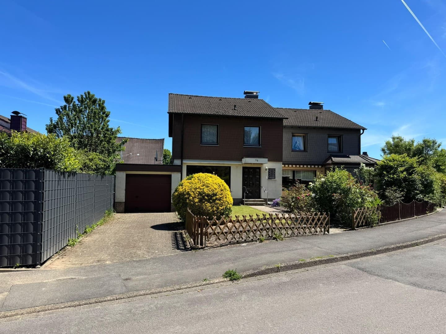 Doppelhaushälfte mit Vollkeller und Garage in Wandhofen