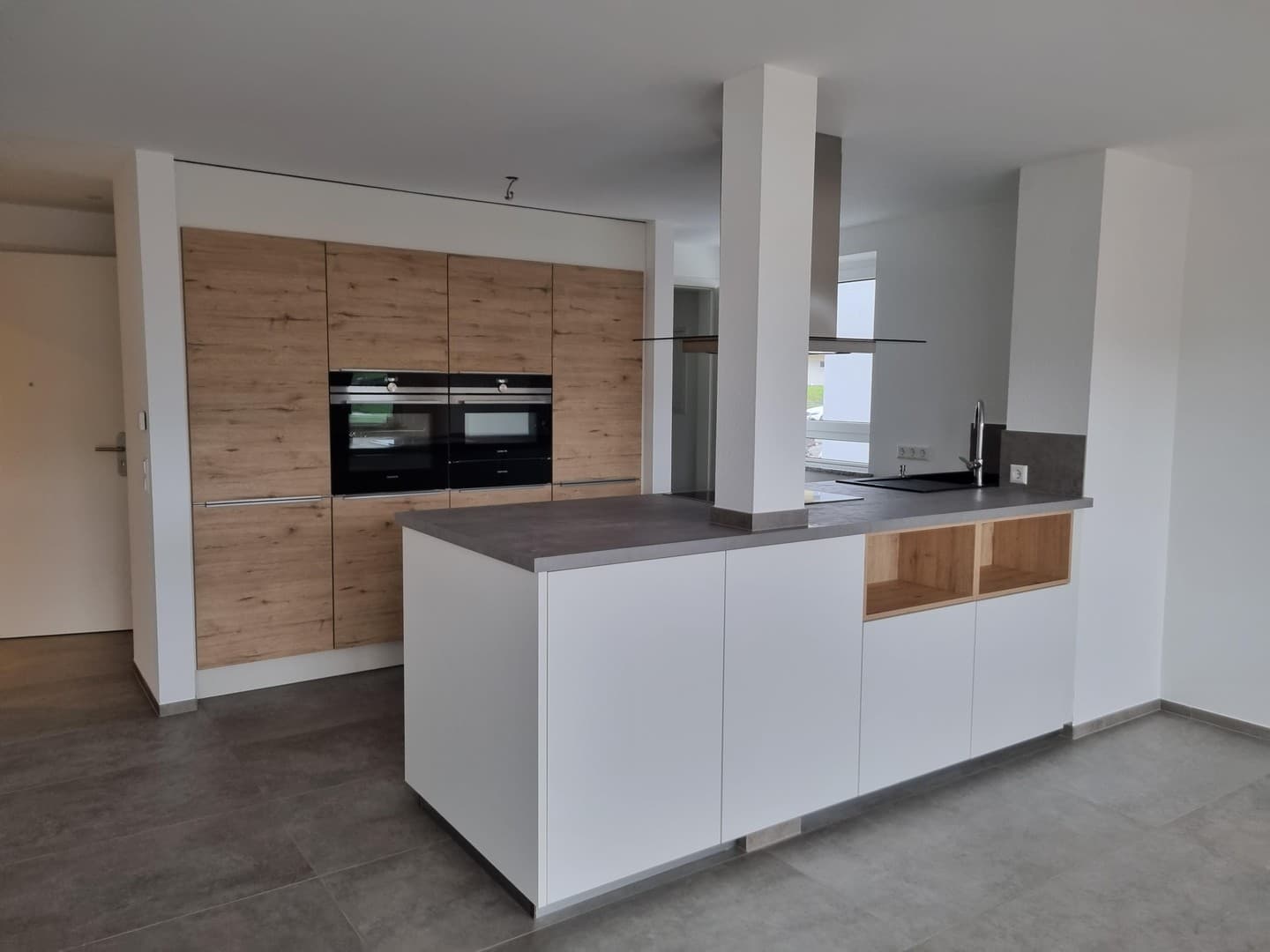 2 Zimmer Wohnung in Top Lage mit schönem Rheinblick/Ausblick