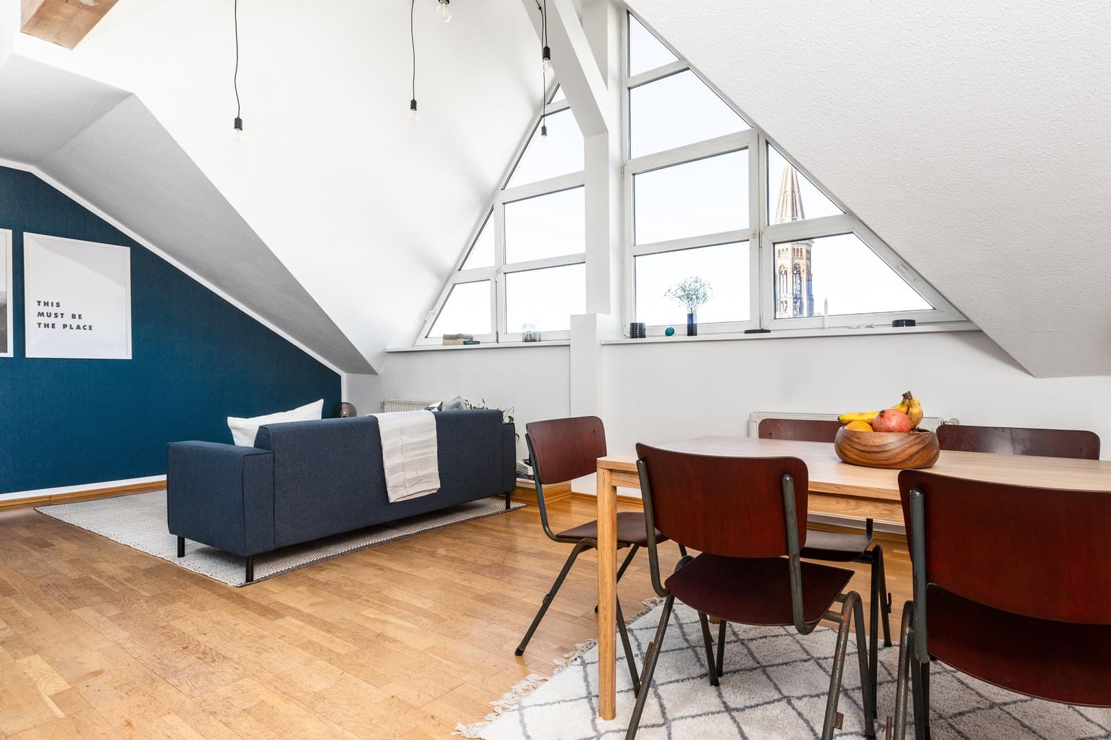 Dachgeschoss-Studio mit Zionskirchblick auf der Kastanienallee – Aufzug, bezugsfrei, provisionsfrei