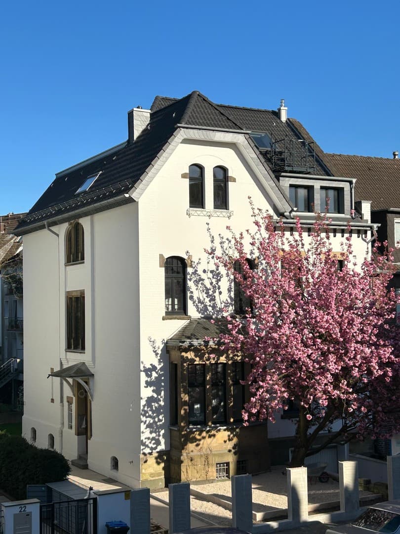 Jugendstil-Villa, kernsaniert: 3 Zimmer, 109 m², Dachterrasse nahe Grafenberger Wald