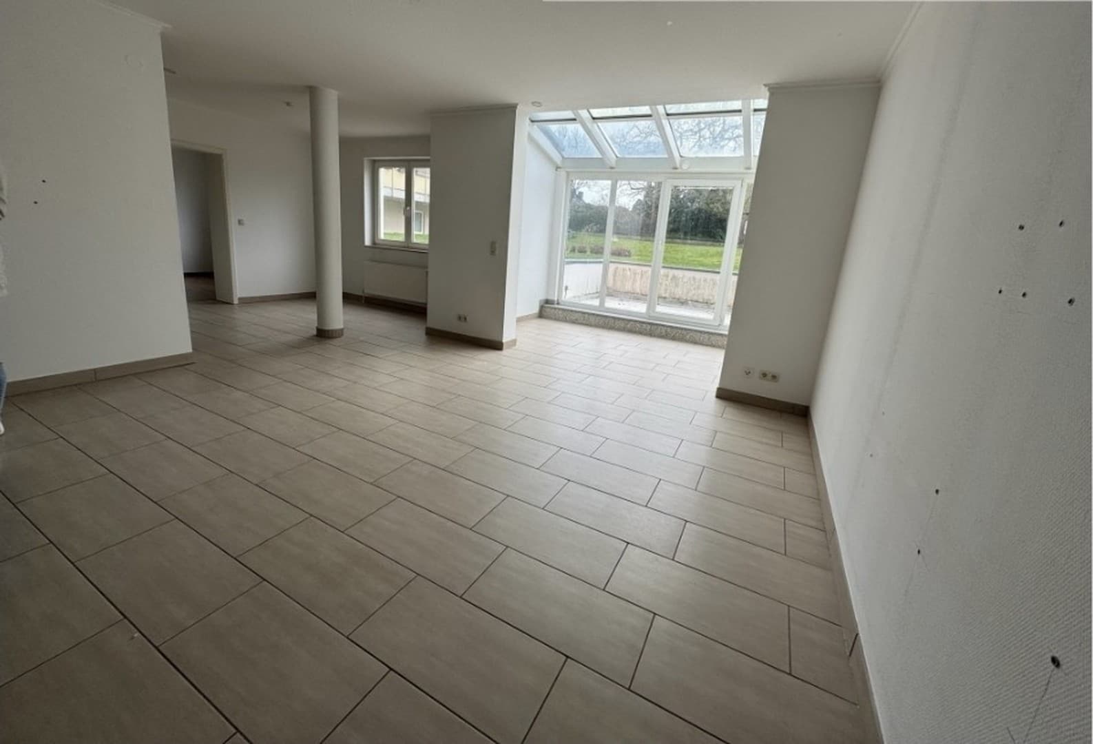 2-Zim.-Wohnung mit Wintergarten, Terrasse & neuer Einbauküche (Erstbezug nach Teilsanierung)