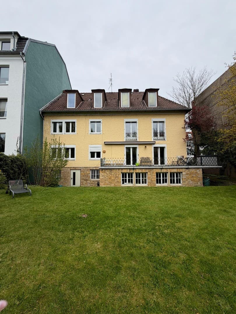Vermietetes Altbau‑Mehrfamilienhaus in zentraler Lage – fünf Wohneinheiten mit Charakter