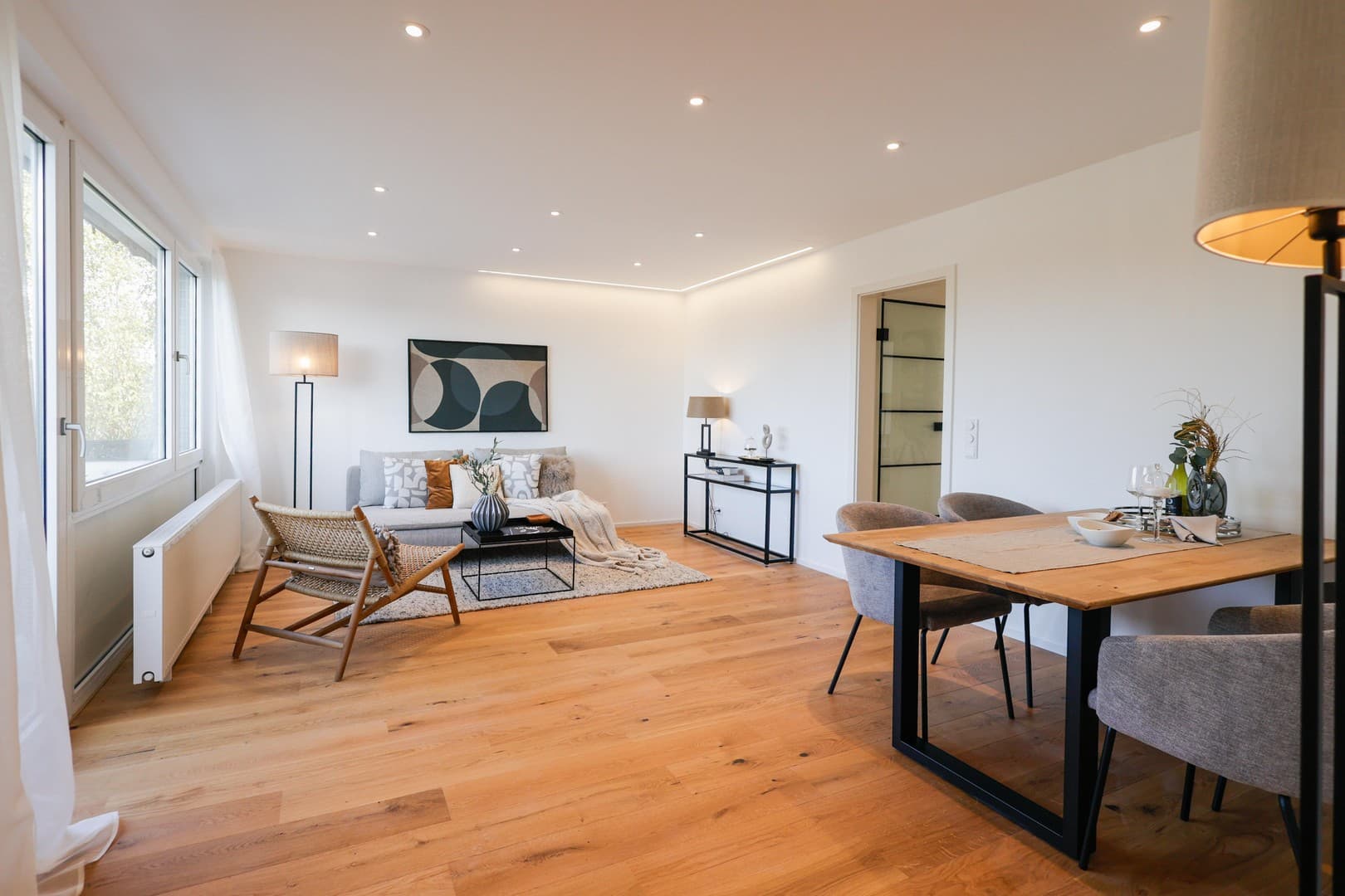 Hochwertig kernsanierte 3-Zimmer-Wohnung mit Balkon und Blick ins Grüne in Meerbusch - von Privat