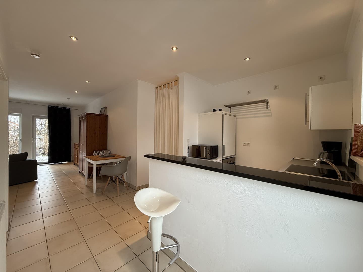 Schöne 2-Zimmer-Wohnung mit Terrasse und Einbauküche