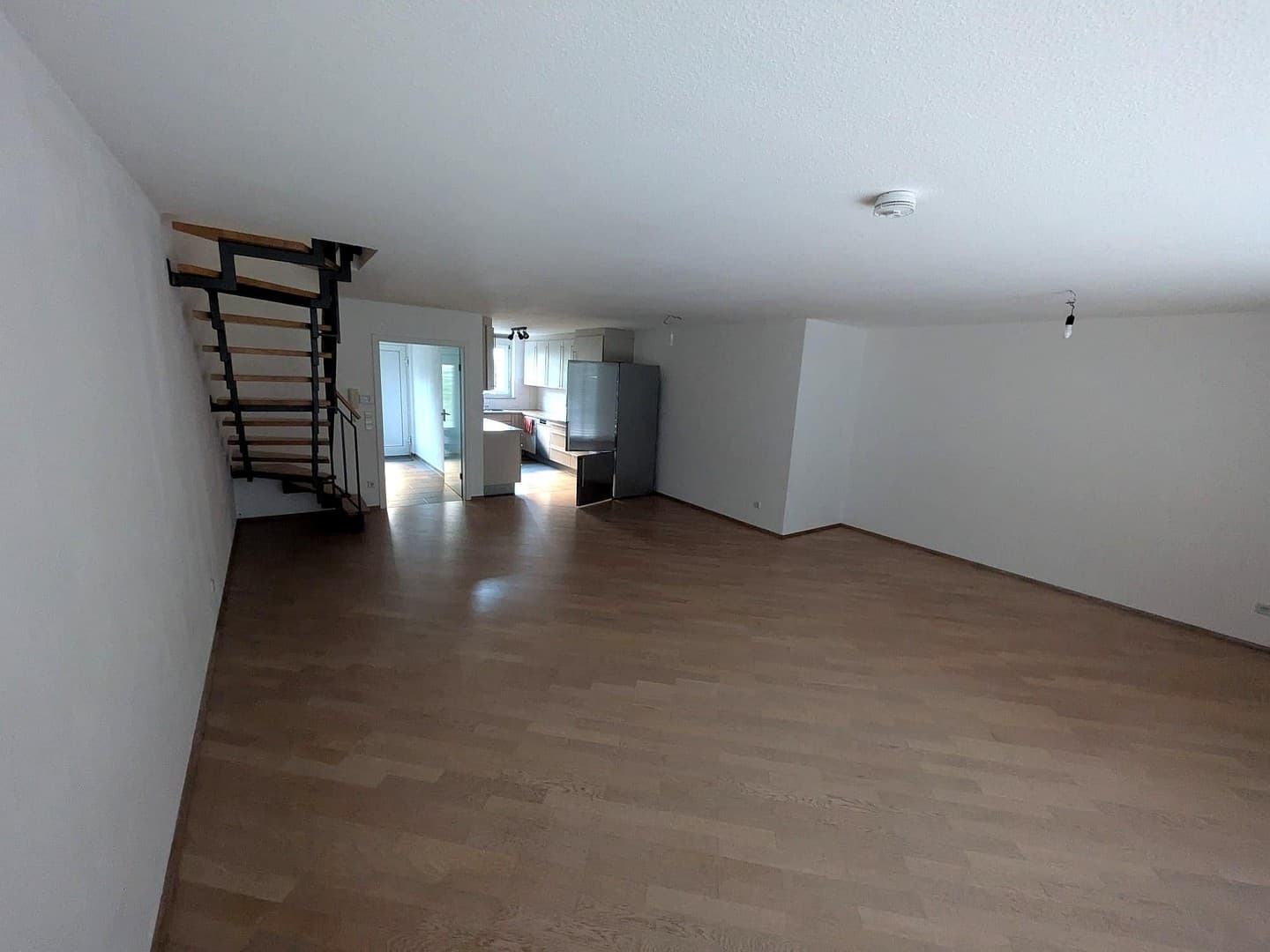 Maisonette mit eigenem Eingang, Terrasse, Vorgarten & Tiefgarage - 4 Zi., 120 m²