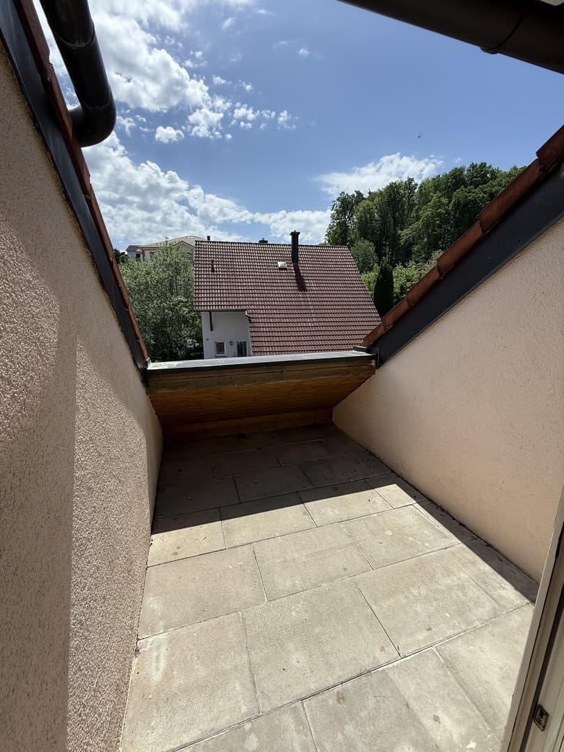 Hell und schöne 3 Zimmer Wohnung mit Balkon und Stellplatz!