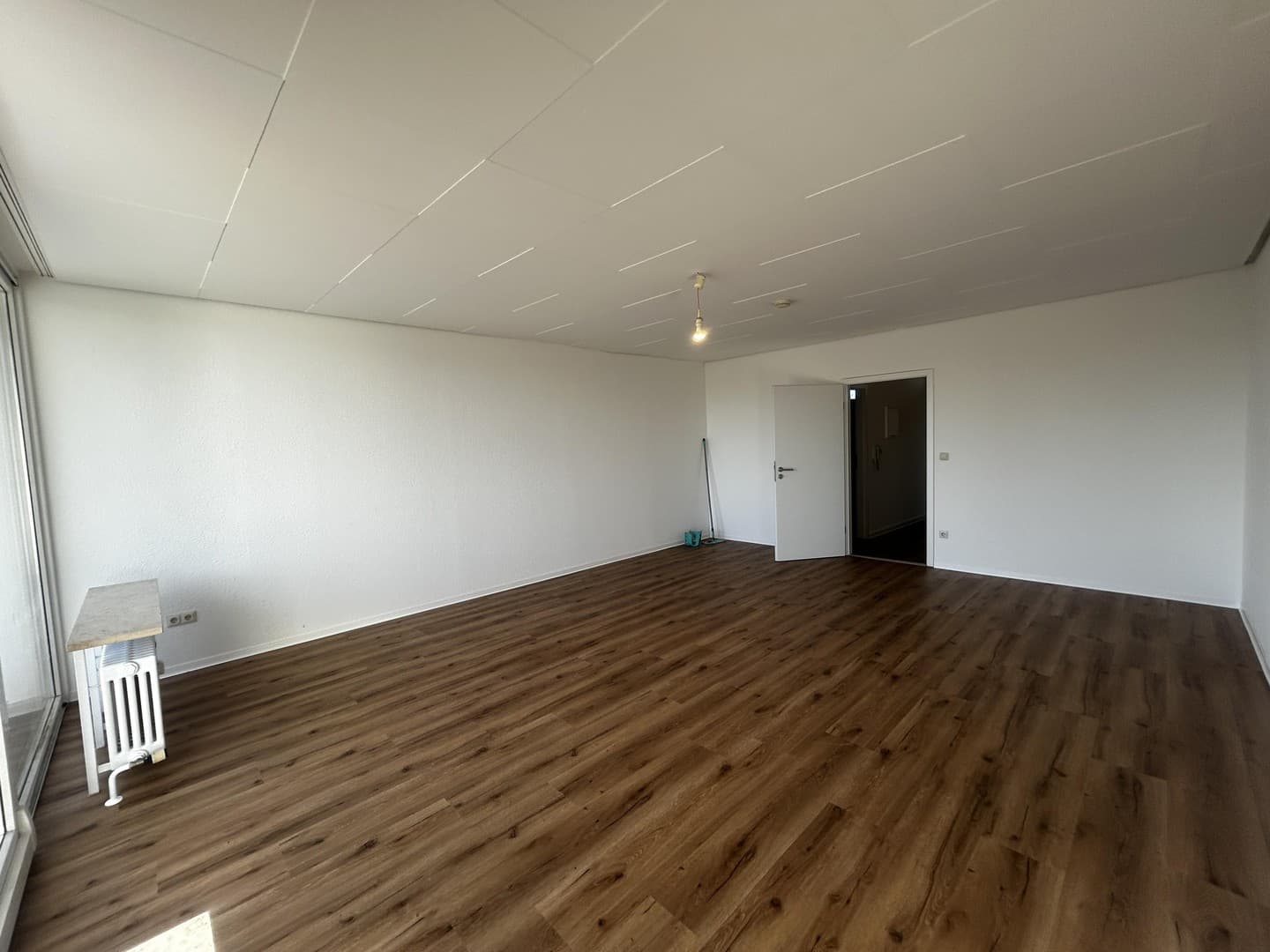 Frisch renoviert: Großzügige 1-Zimmer-Wohnung (51 m²) mit sonniger Loggia & Grünblick in Bad Homburg