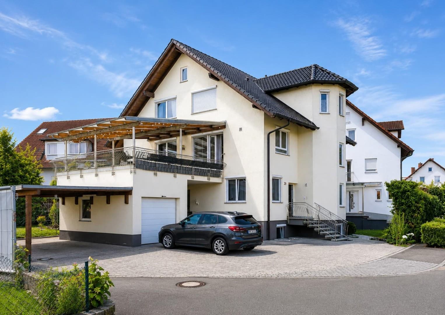 Großzügiges 3-Familienhaus in Singen-Beuren – 322 m² Wohnfläche, Garten & vielseitig nutzbar