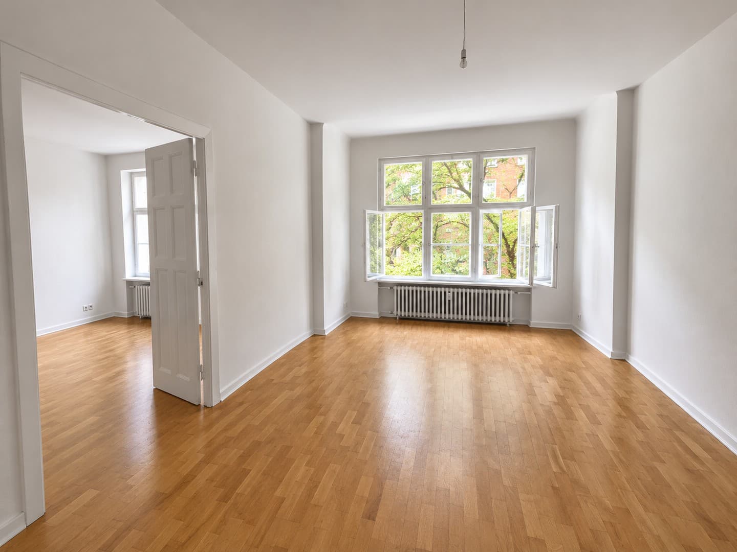 Großzügiges Raumgefühl - 4 Zi Altbau mit Balkon