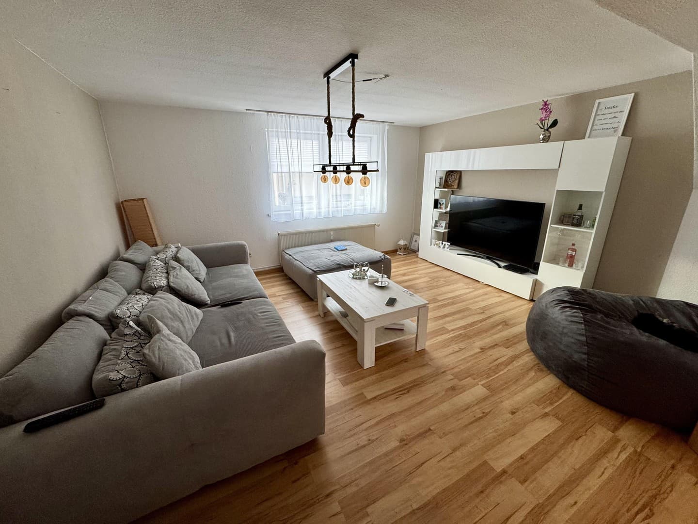 *TOP* Helle 3-Zimmer-Wohnung mit eigenem Hauseingang und gepflegtem Garten