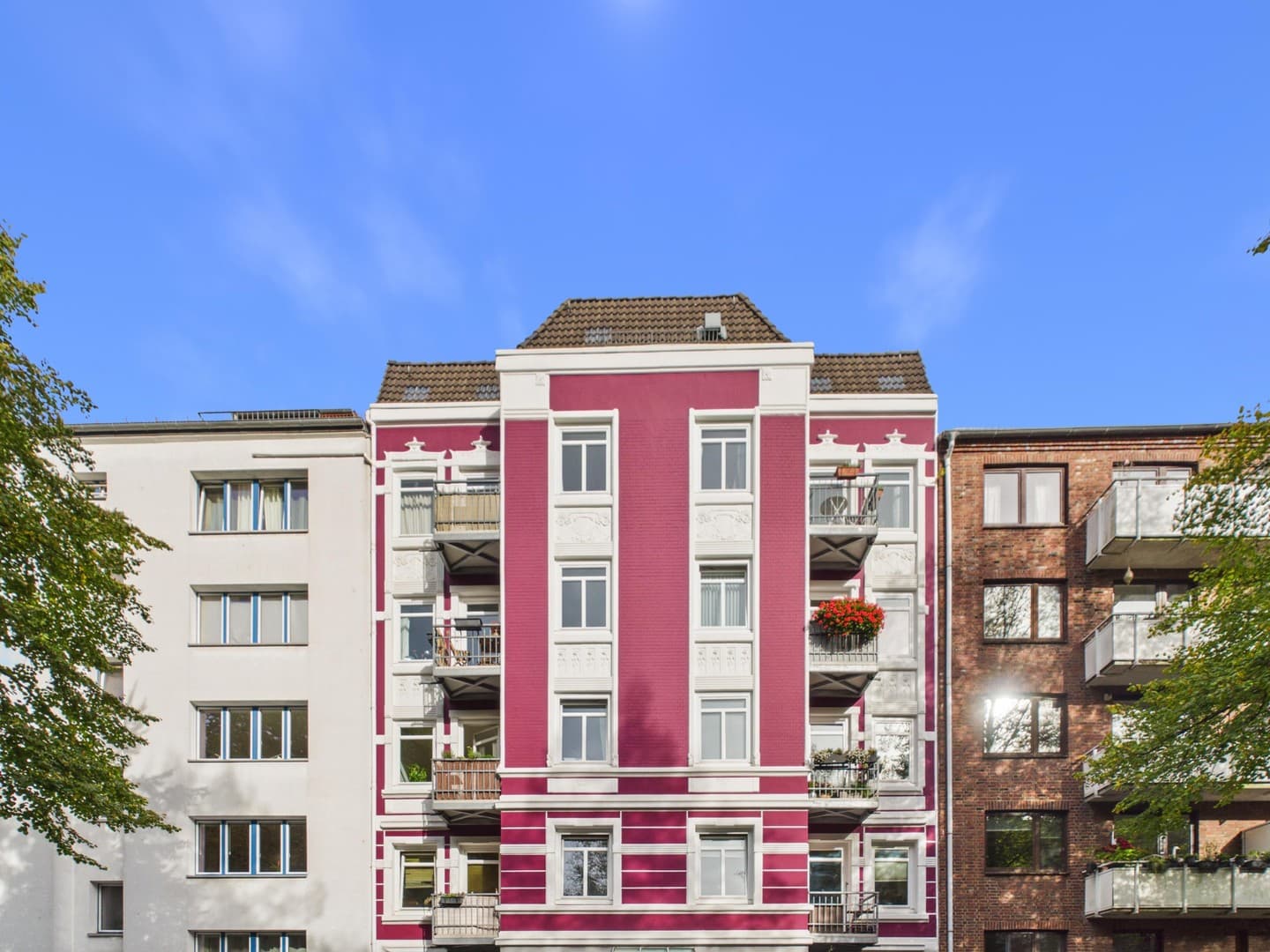 Bezugsfreie Altbauwohnung in Eimsbüttel mit 2 Zimmern und Gestaltungspotenzial