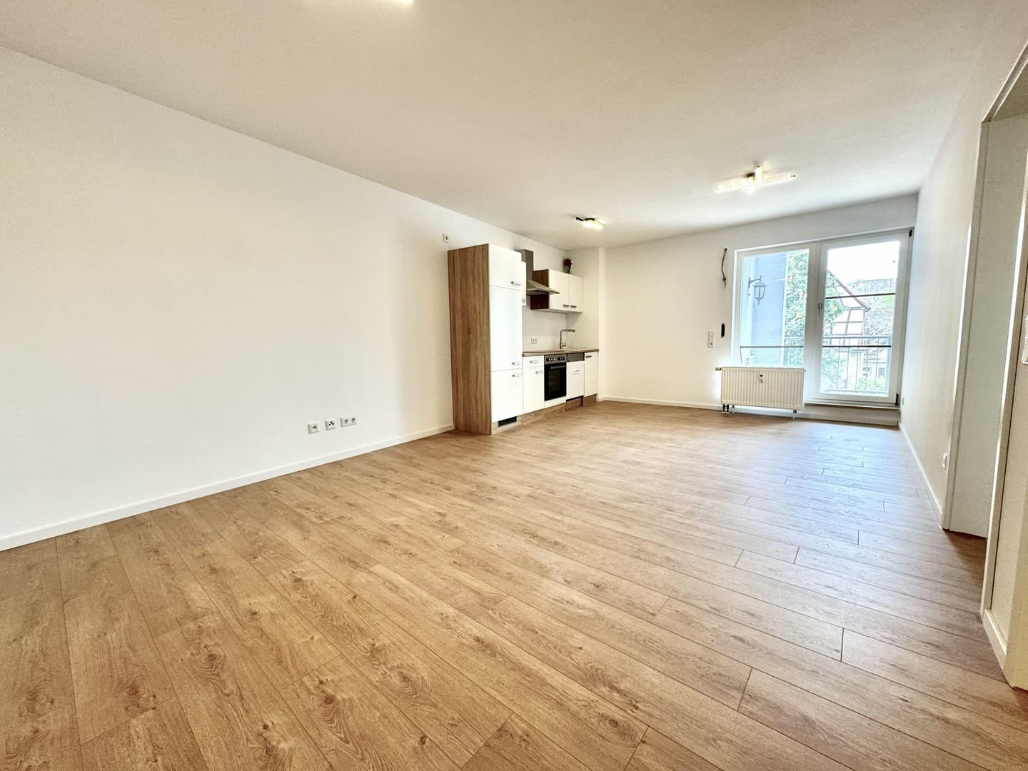 Frisch renovierte 2-Zimmer-Wohnung mit Einbauküche & Stellplatz in Langenzenn