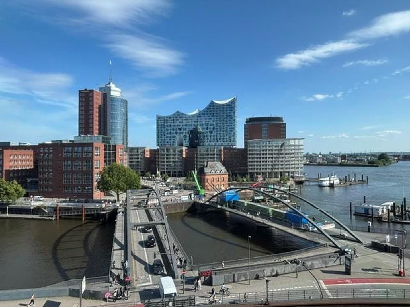 Repräsentative Bürofläche mit Elbphilharmonie 1 Monat mietfrei