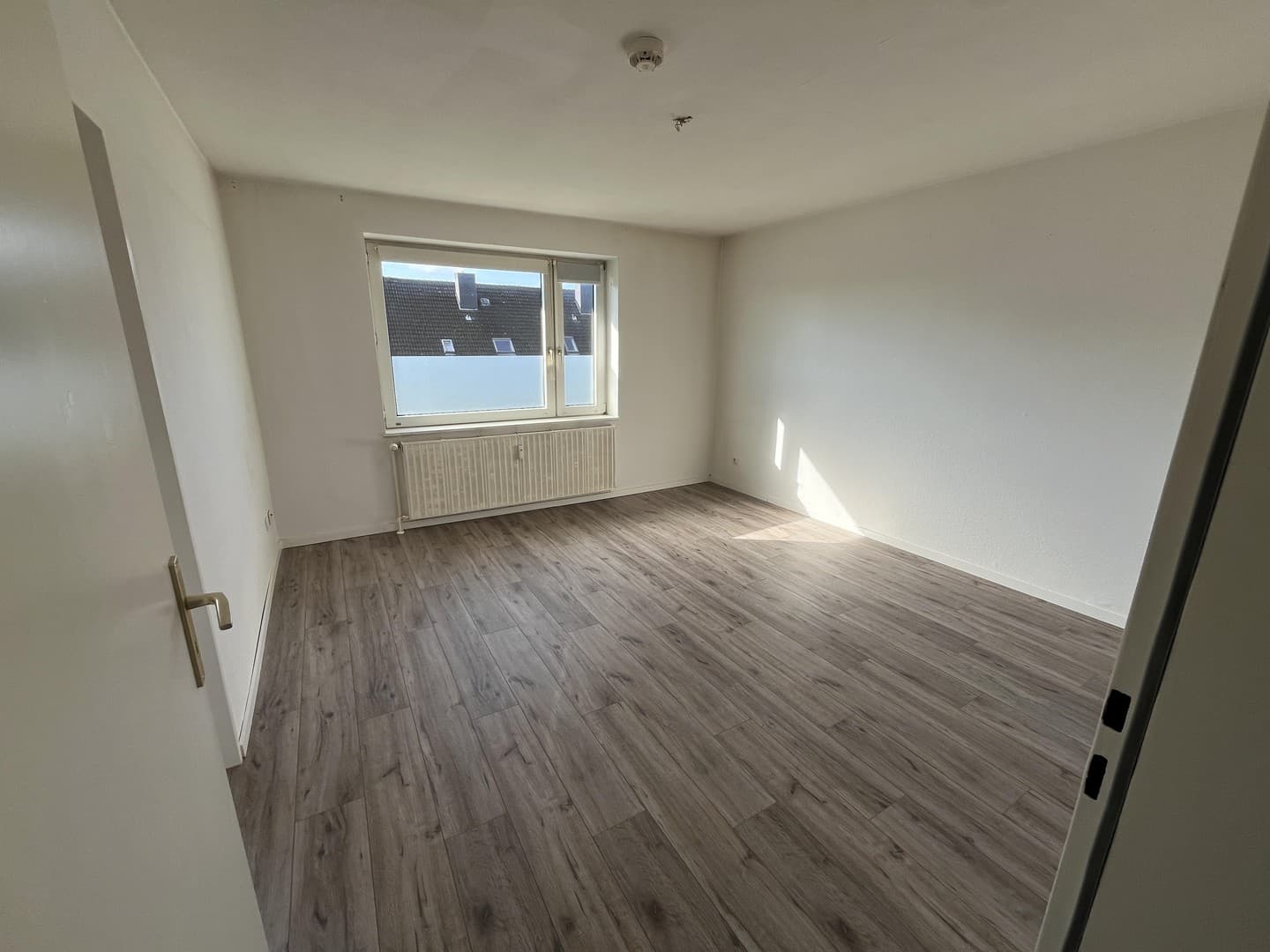 Helle & freundliche 2-Zimmerwohnung mit EBK und Balkon - ab sofort verfügbar