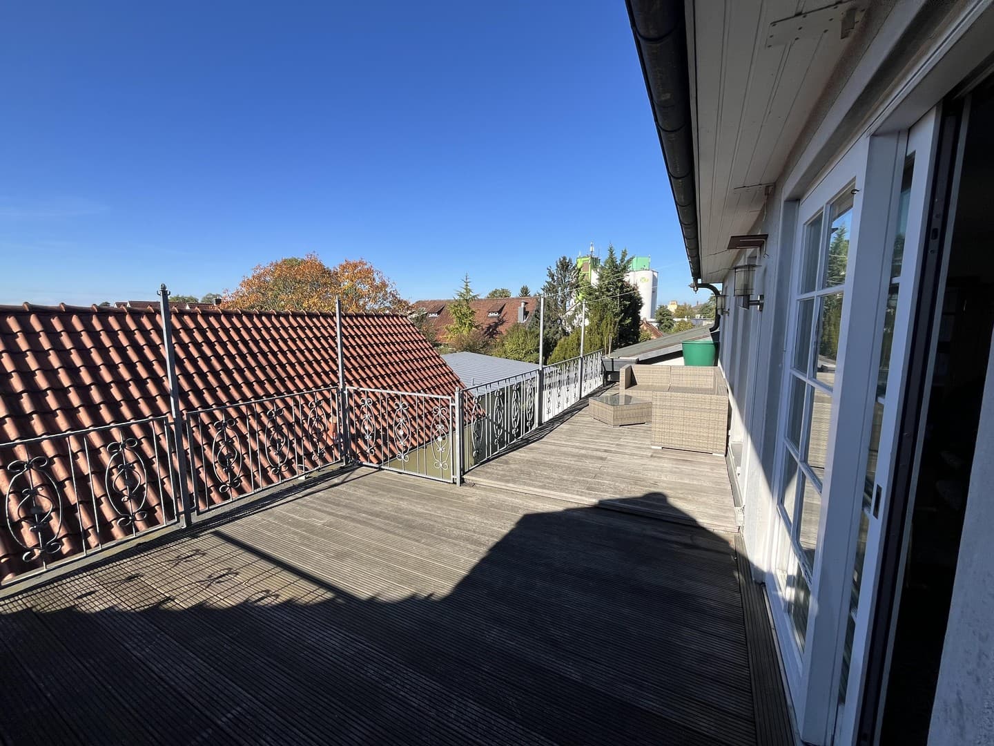 Einzigartig DG-Wohnung im nur 2 OG. mit 30m² Dachterrasse & Kamin in Burgdorf-Kernstadt