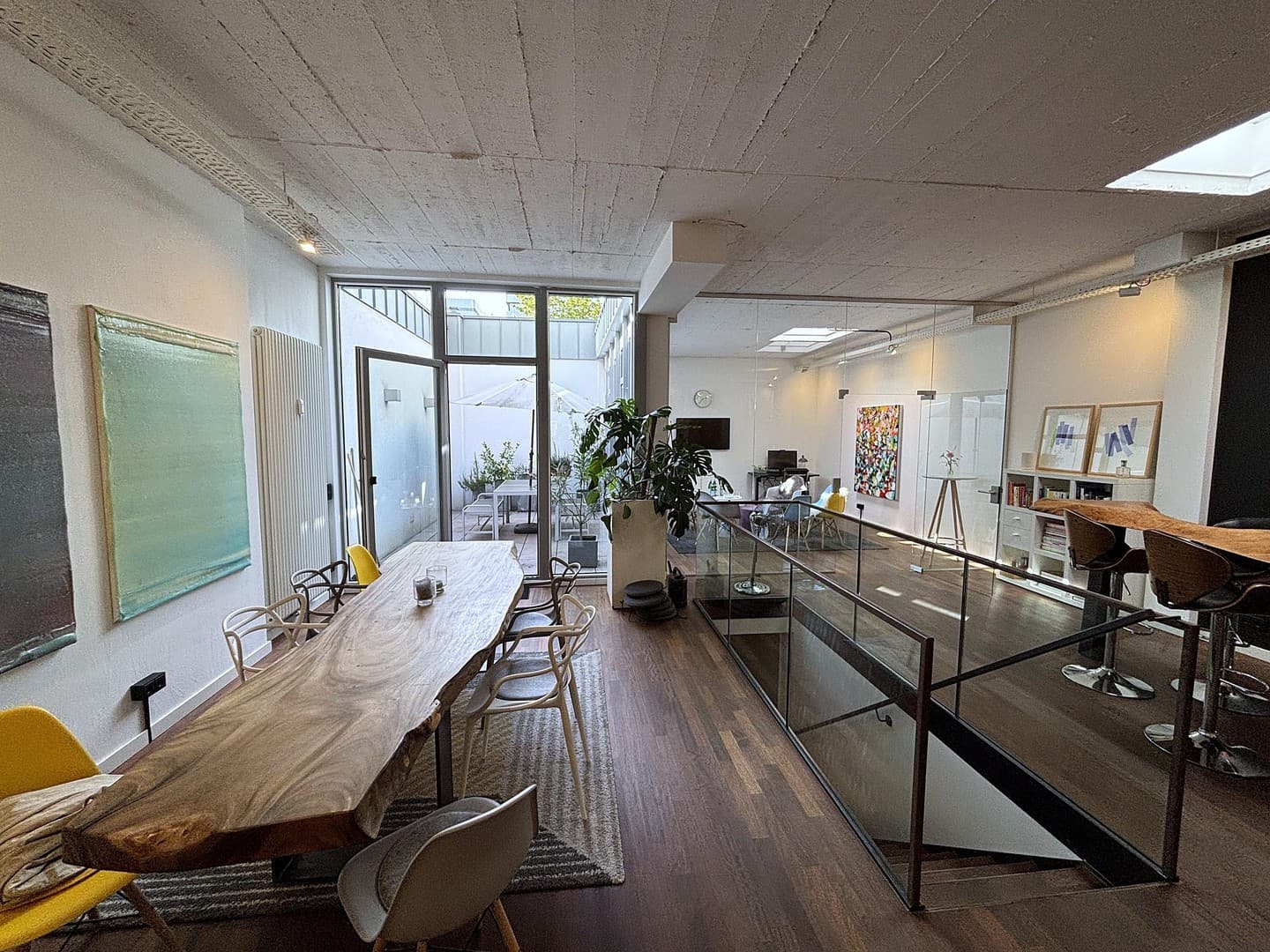 Helles Loft-Büro mit Innenhof-Terrasse zwischen Kö und Hauptbahnhof – 231 m²