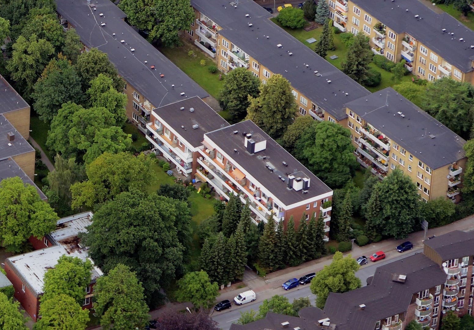 Grünes Bahrenfeld: freie 3-Zi. Wohnung mit Terrasse, Beet und Tiefgarage