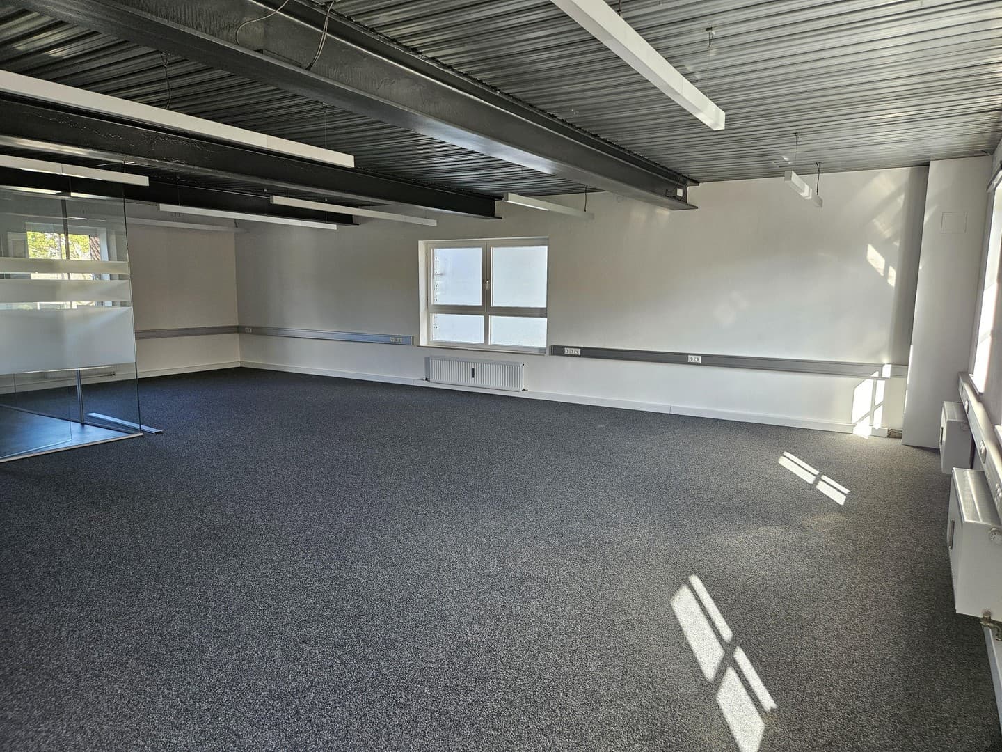Helle Büroräume 91qm mit Küche, inkl. 42qm Lagerfläche in Feldkirchen nahe München
