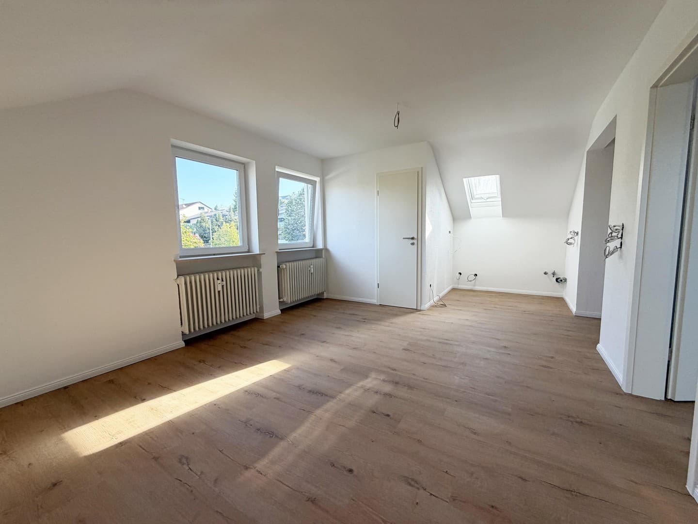 Kernsanierte 2-Zimmer-Dachgeschosswohnung mit Stellplatz in Oberstenfeld
