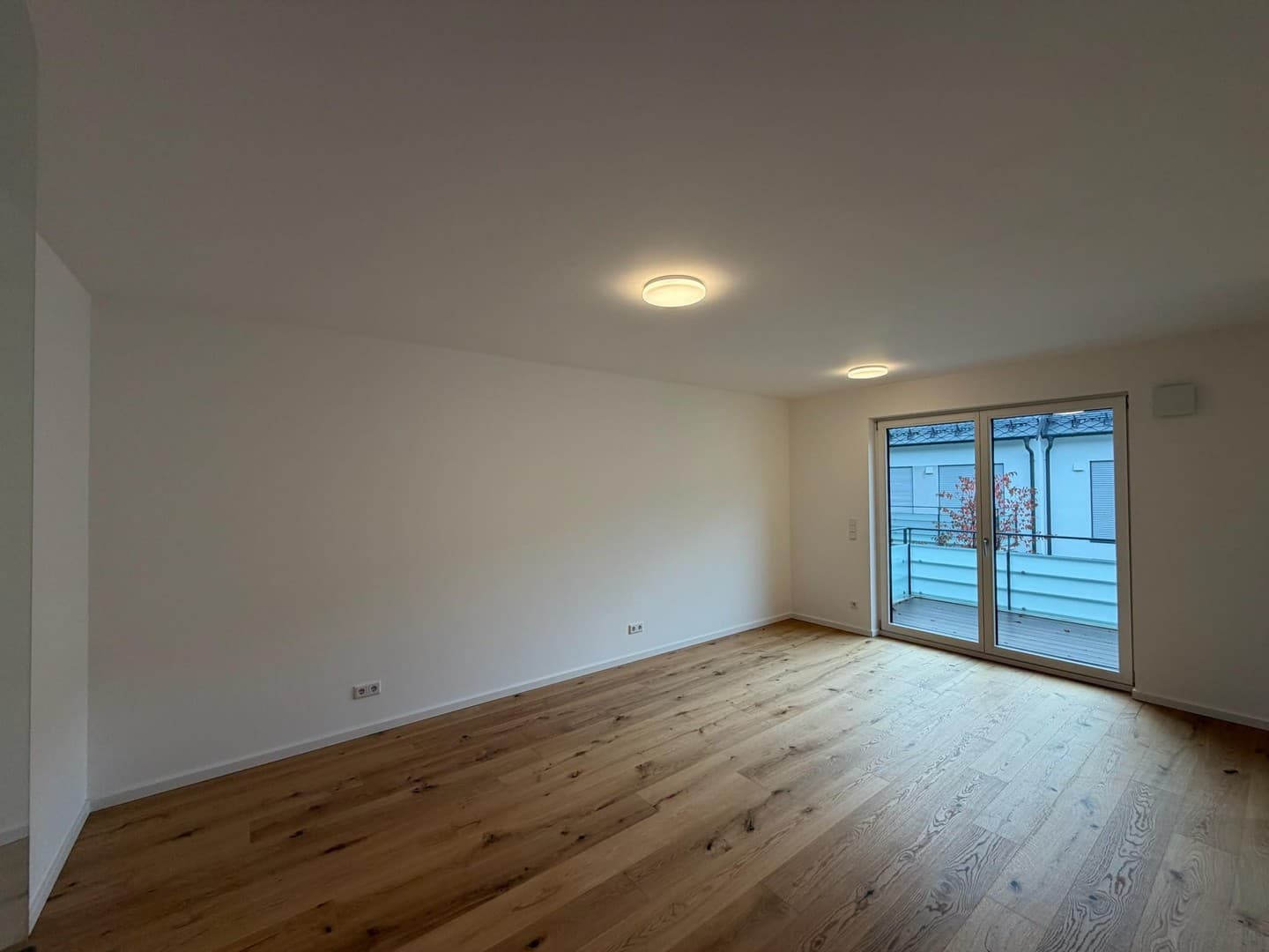 Erstbezug im Neubau: 2 Zimmer mit Einbauküche, Parkett und Fußbodenheizung am Hachinger Bach