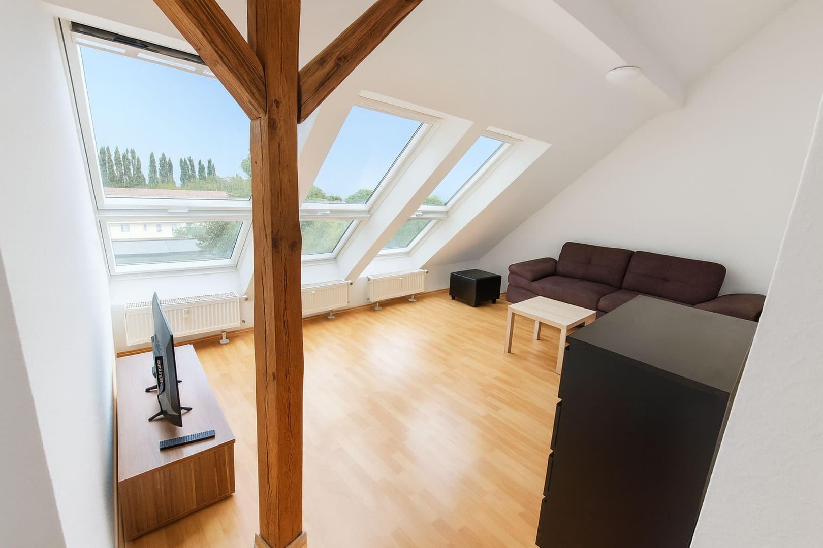 Helle 3-Zimmer-Dachgeschosswohnung mit ca. 100 m² – für Familie oder WG