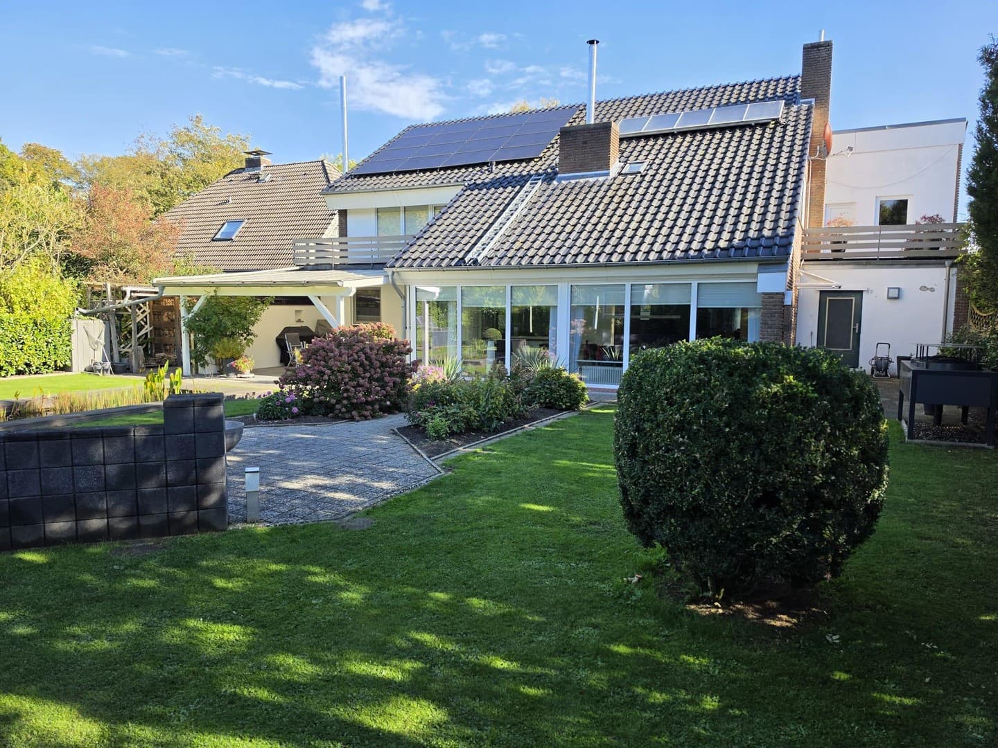 Israelsdorf: Gepflegtes EFH mit Einliegerwohnung nahe Naturschutzgebiet