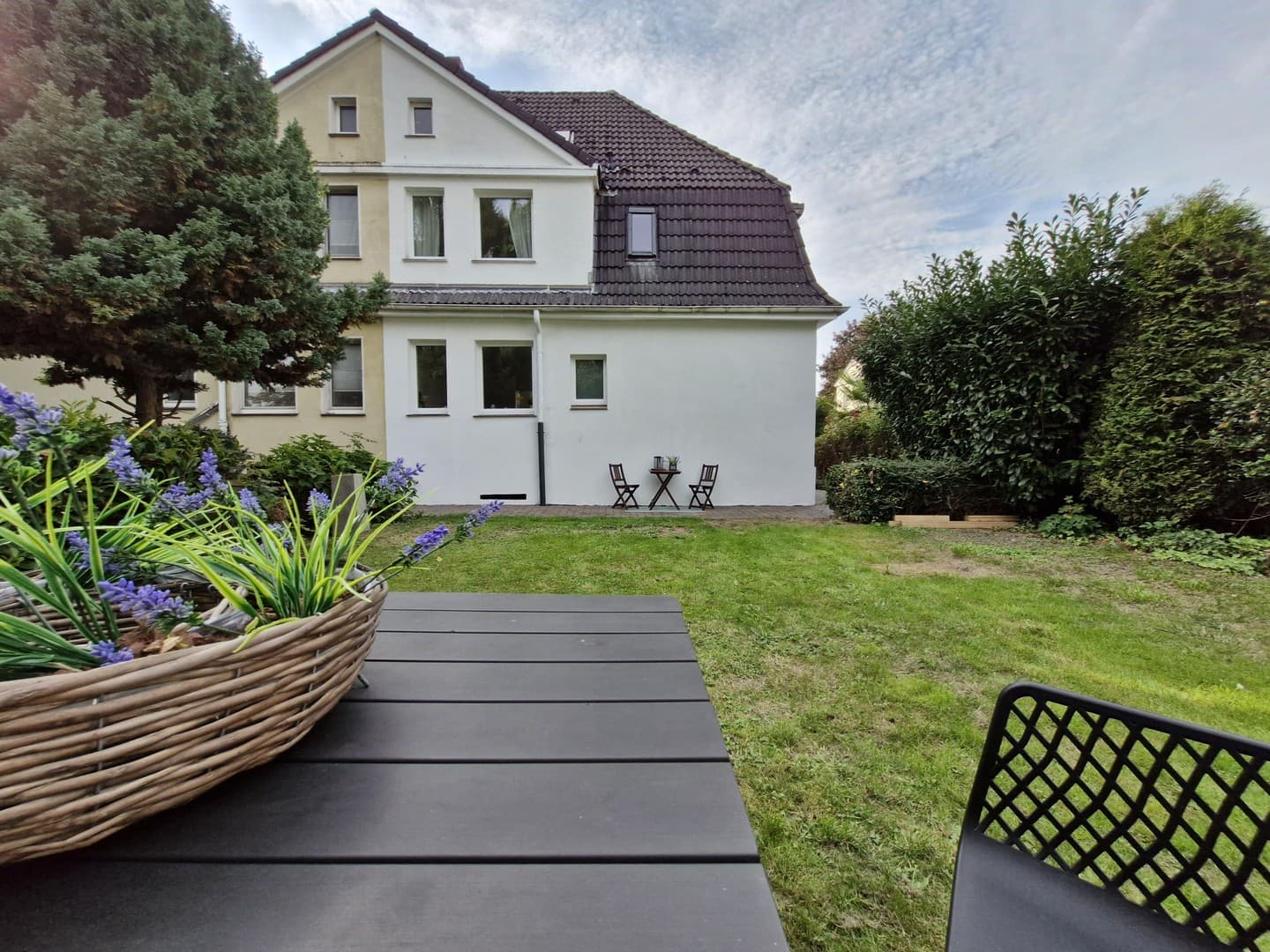 Doppelhaushälfte mit großem Garten (vollständig renoviert)