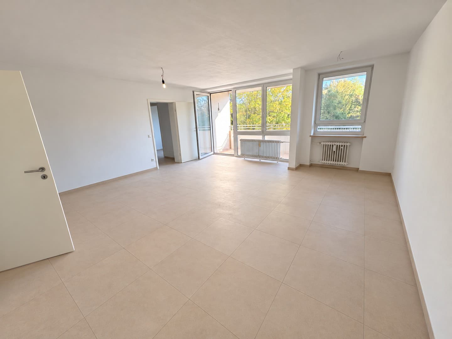 Helles, saniertes 4-Zimmer-Apartment mit Balkon in München Neu-Aubing - ab November verfügbar