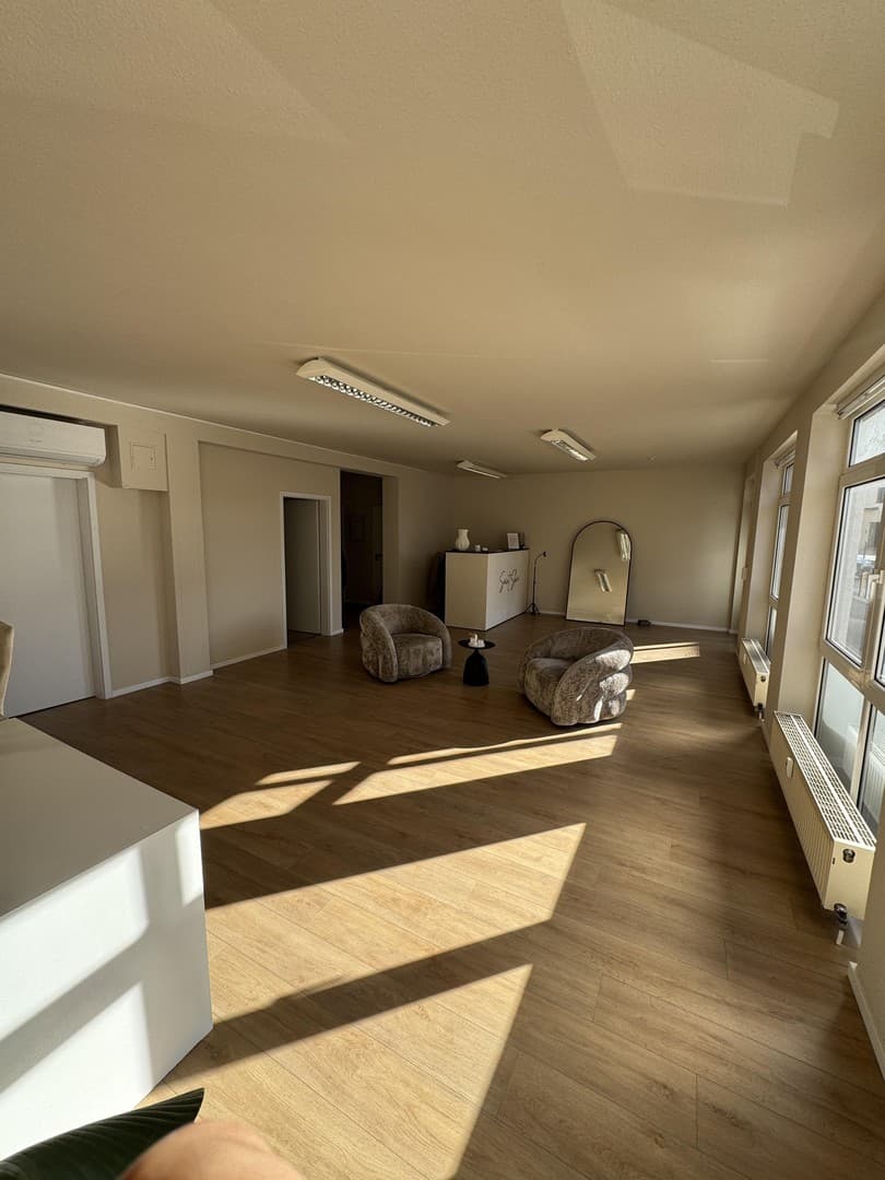 Büro, Praxis, Ladenfläche oder Verkaufsbüro in exponierter Lage in Sinsheim-Hoffenheim