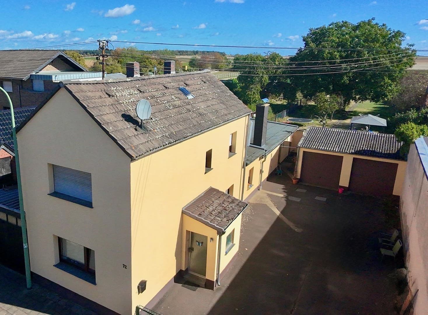 Provisionsfrei - Schönes Einfamilienhaus mit Doppelgarage und großem Garten - Ihr neues Zuhause?