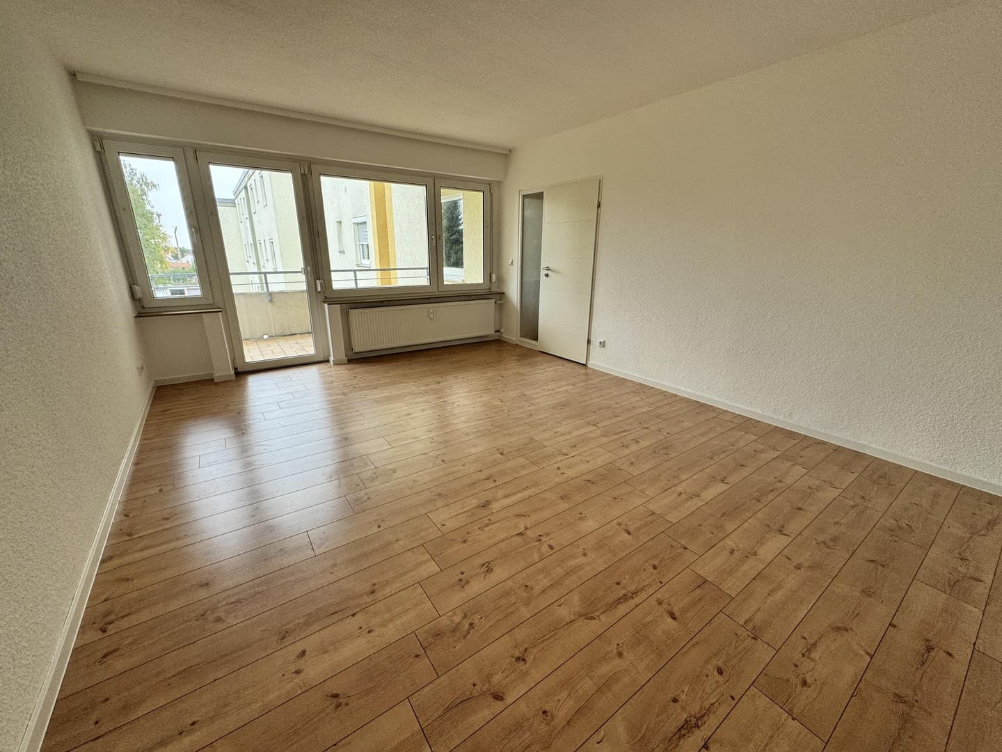 PROVISIONSFREI: Frisch sanierte und traumhafte Wohnung in begehrtester Lage Niederwerrns