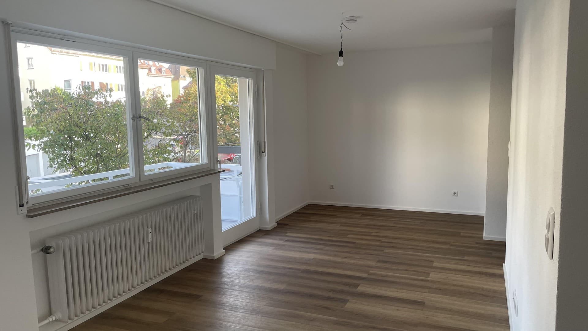 ERSTBEZUG nach KERNSANIERUNG | Stylisches Loft-Apartment mit großem Balkon, neuer Küche & neuem Bad