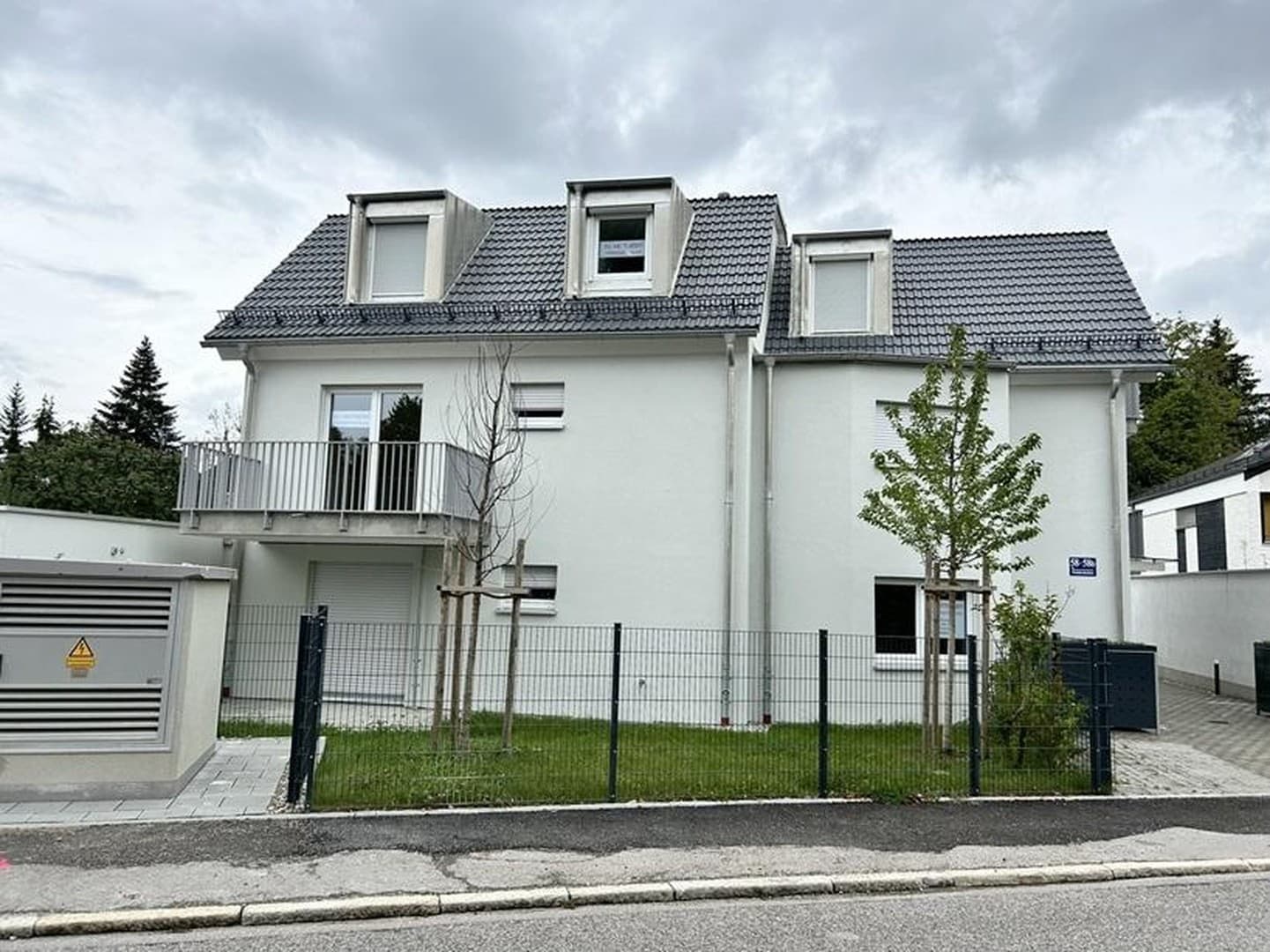 Großzügige, helle 2-Zimmer DG-Wohnung