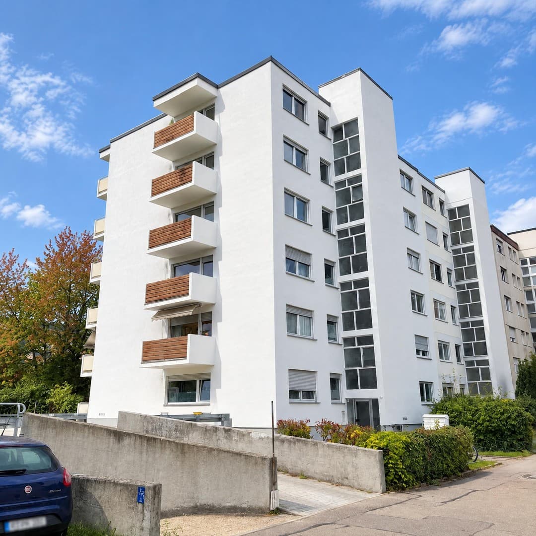 Sofort frei! Modernisiertes 18-Parteien-MFH im Regensburger Westen mit Aufzug und Fassade 2026