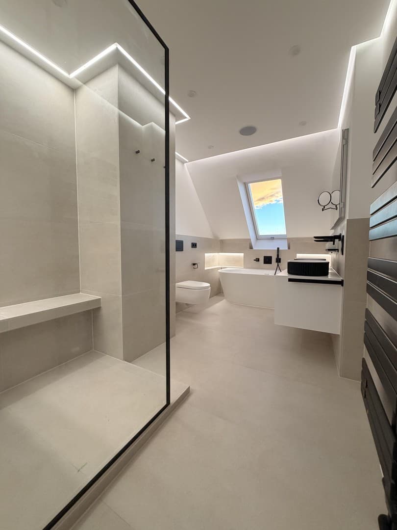 Schlüsselfertig & sofort frei: Maisonette mit Luxusbädern