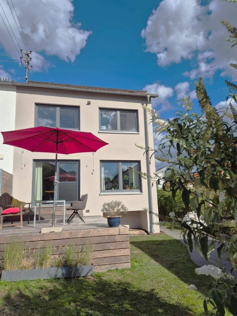 Familienglück – Haus in Top-Lage: Kernsaniert, klimatisiert, mit Garten & Terrasse