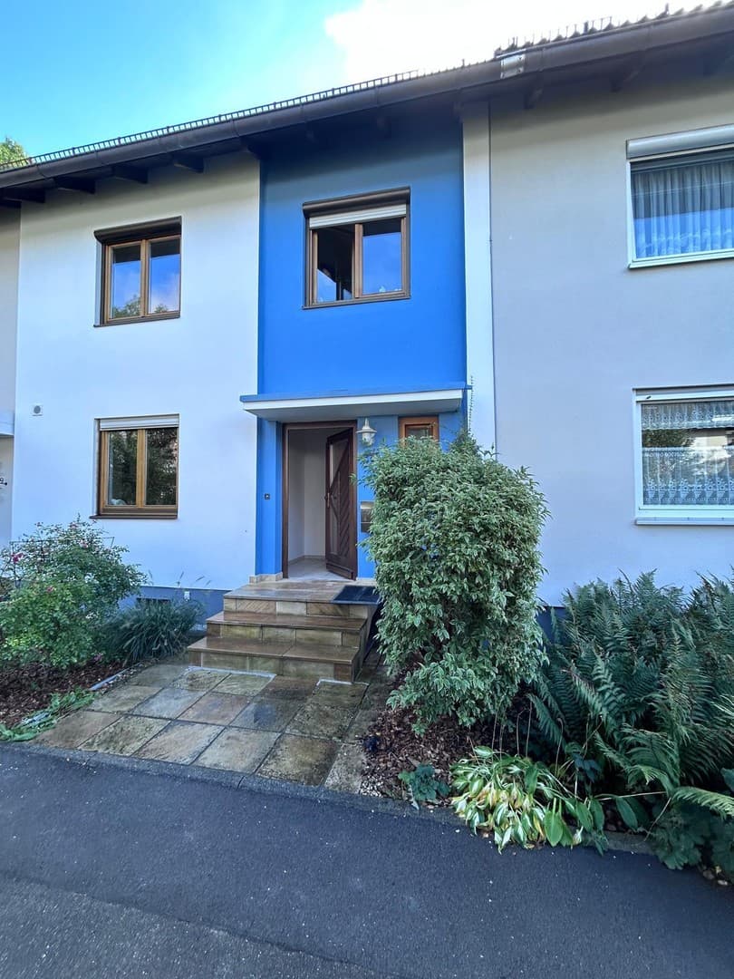 Gepflegtes Reihenhaus mit Garten, Terrasse und Dachstudio in Puchheim